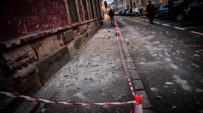 femeie ranita de o bucata de tencuiala cazuta de pe un bloc din targu jiu