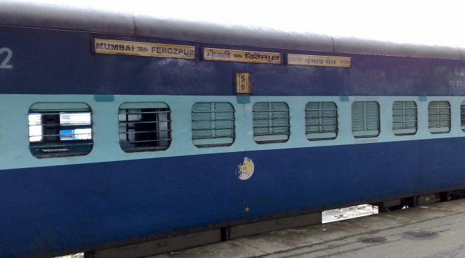 zeci de persoane si au pierdut viata intr un accident de tren in nordul indiei