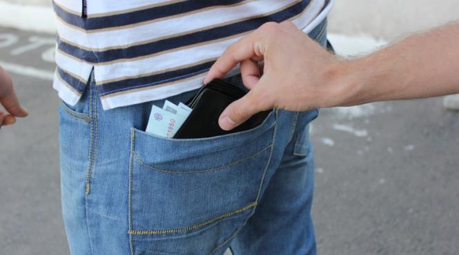 patru suspecti de furt retinuti in urma a 12 perchezitii domiciliare efectuate in judetele botosani si ilfov