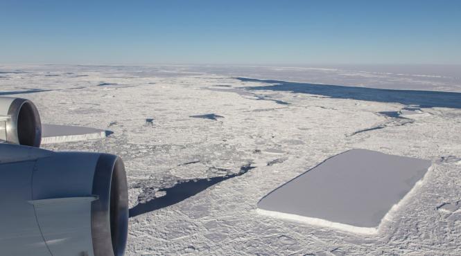 oamenii de stiinta de la nasa au fotografiat un iceberg dreptunghiular