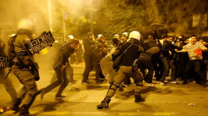 grecia ciocniri intre studenti si politie in centrul atenei