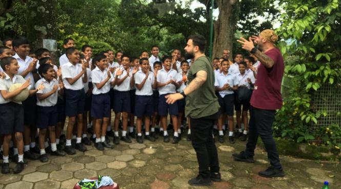 crbl si oase demonstratie de kendama pentru elevii unui colegiu din sri lanka