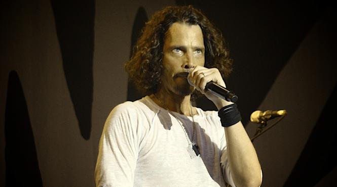 familia cantaretului chris cornell care s a sinucis l a dat in judecata pe medicul acestuia