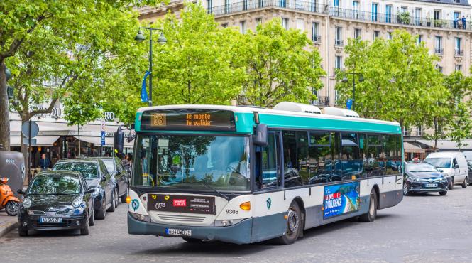 un sofer de autobuz a dat jos toti pasagerii pentru ca nu faceau loc unui om in scaun cu rotile