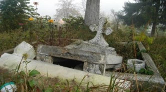 incident revoltator la satu mare peste 50 de morminte profanate