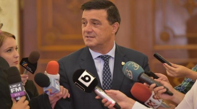 badalau despre tutuianu nu ma cobor sa ii dau un sfat dar ar trebui sa isi revizuiasca comportamentul fata de colegi