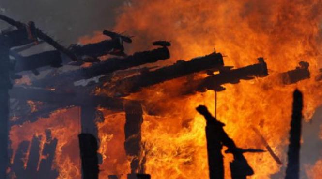 incendiu violent in cartierul de baraci din cernavoda o femeie a fost transportata la spital