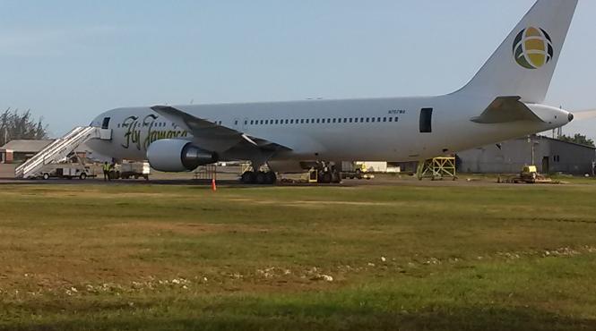 sase raniti dupa ce un avion al companiei fly jamaica a aterizat de urgenta in guyana