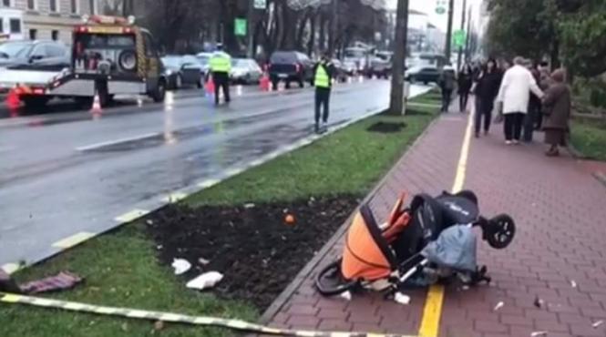 mama si bebelus loviti pe o trecere de pietoni din suceava de un sofer grabit