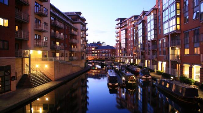 1 500 de oameni patruleaza zi si noapte strazile orasului pentru ca politia nu si face datoria