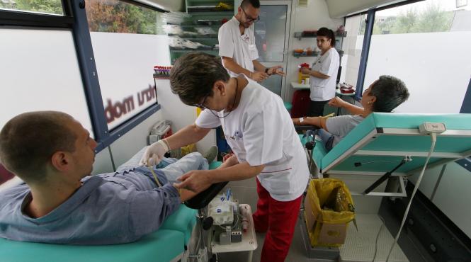 studentii medicinisti organizeaza o noua editie a campaniei doneaza sange fii erou