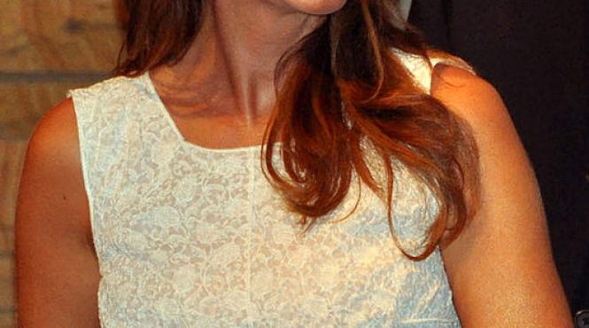 o cantareata celebra a recunoscut ca a facut pe ea pe scena