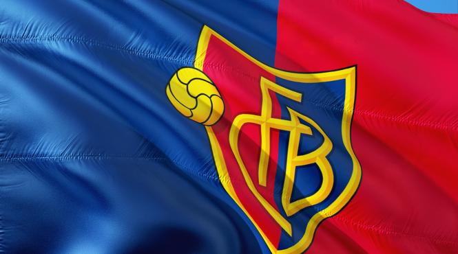 fotbalistii au servit cina iar fotbalistele au impartit bilete invitatilor