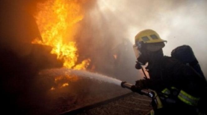 incendiu puternic in ramnicu valcea a fost afectata o hala de productie a textilelor se intervine cu 11 autospeciale de stingere