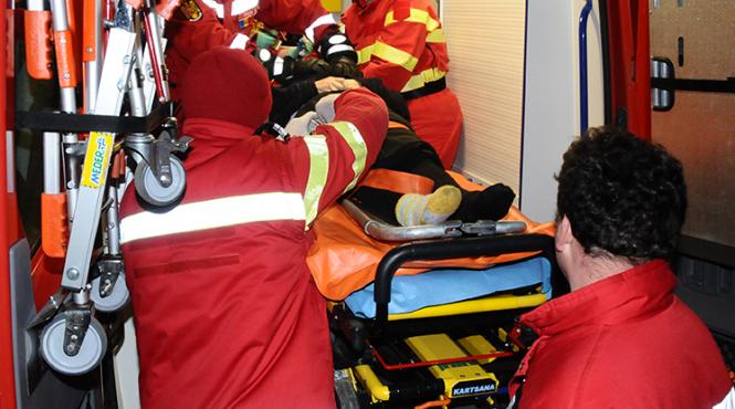 accident teribil la buzau doua fete de 11 ani au fost acrosate pe o trecerea de pietoni de o autoutilitara
