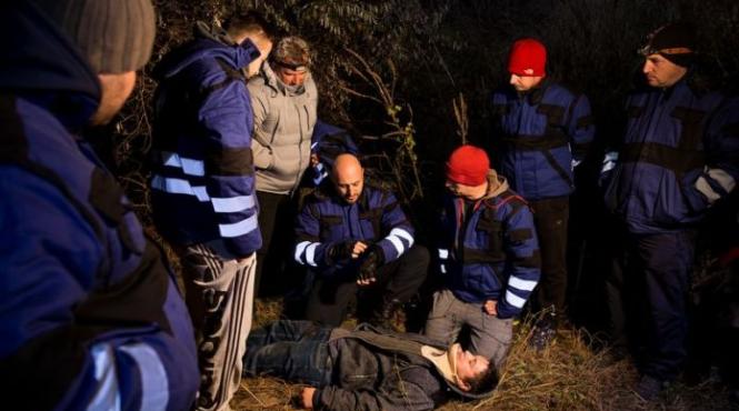 gravida cu iminenta de nastere salvata recuperarea unui autovehicul dintr o rapa video