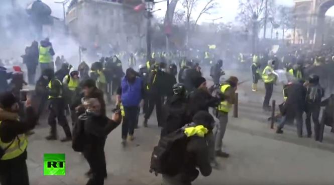 proteste paris presedintele emmanuel macron asteptat sa anunte noi masuri pentru iesirea din criza