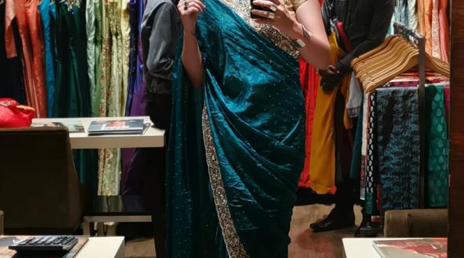 gina pistol indragostita de sari urile indiene