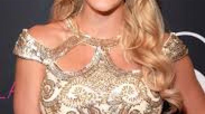 miss sua a ras de miss vietnam pentru ca nu stia prea multa engleza