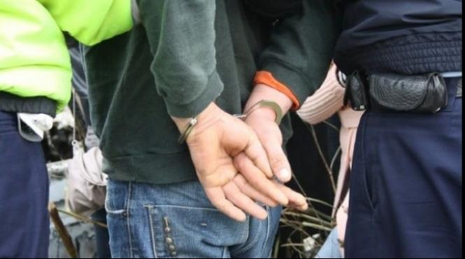 tanarul care a tarat un politist pe capota condamnat la ani grei de inchisoare