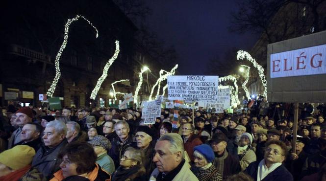 ungaria a treia noapte de proteste contra legii sclaviei la budapesta
