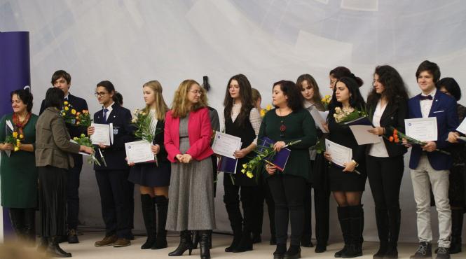 ministerul educatiei si a premiat elitele