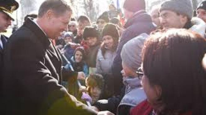 presedintele iohannis la slujba de craciun de la biserica romano catolica din sibiu