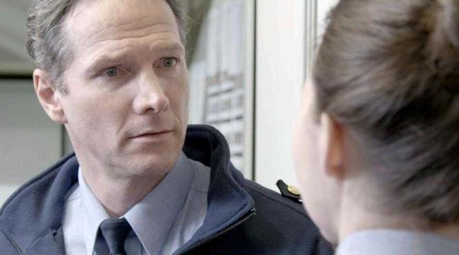 un actor a fost urmarit si admonestat verbal in metrou de o admiratoare suparata pe personajul sau