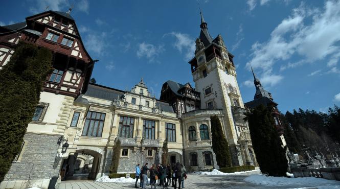 sinaia vechea statiune regala cu partii pentru aristocrati