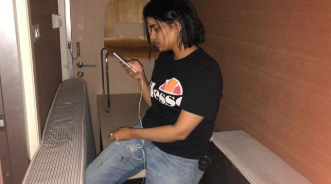 serviciile thailandeze de imigrari ofera protectie tinerei saudite care a fugit de frica parintilor ei