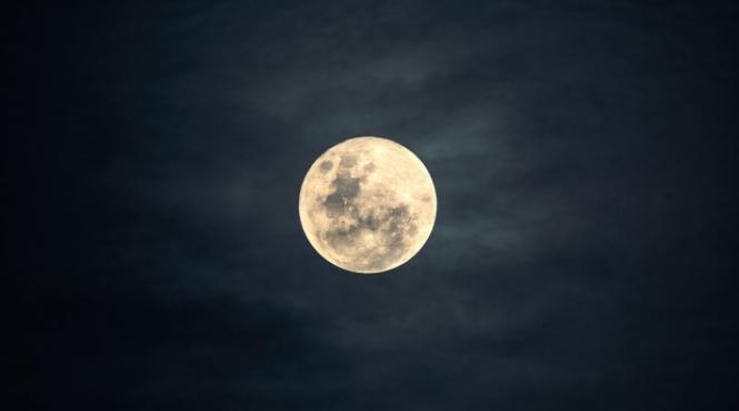 eclipsa totala de luna in 2019 cand se produce si cum ne afecteaza