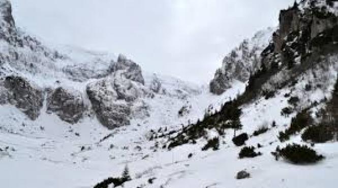 pericol de avalansa in masivul postavarul