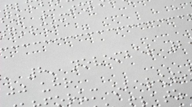 o companie specializata in tehnologie braille va lansa un kindle pentru nevazatori