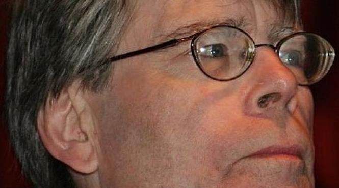 scriitorul stephen king a reusit sa salveze rubrica de recenzii literare a unui cotidian