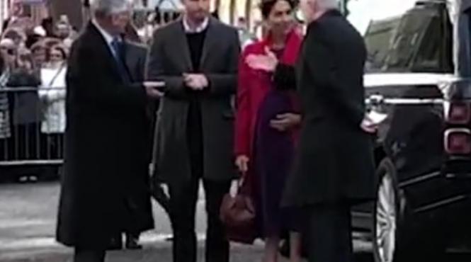 video printul harry si meghan au sosit in vizita la liverpool