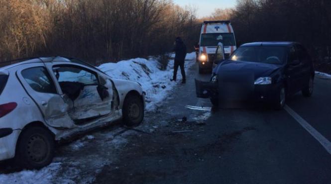 impact devastator intre doua autoturisme pe drumul judetean 546