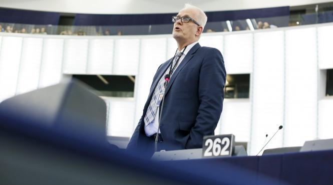 ue isi strange punga punand conditii