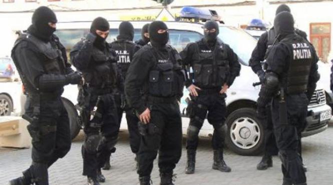 diicot trei persoane retinute pentru trafic de droguri de mare risc