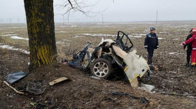accident teribil in teleorman un bmw s a rupt in doua si patru barbati au murit pe loc