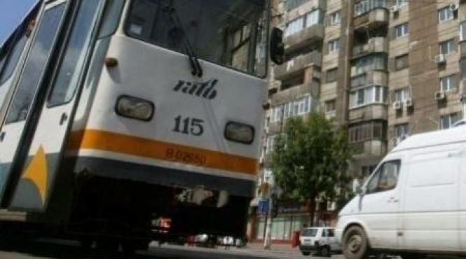 atentie circulatia tramvaiului 41 blocata vineri dimineata din cauza unui tramvai care a deraiat la terminalul ghencea