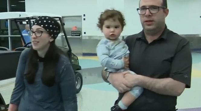 o familie de americani a fost data afara din avion din cauza mirosului corporal