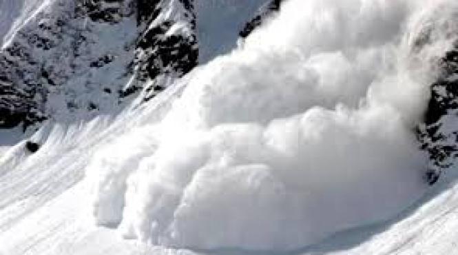 masivul fagaras risc mare de avalansa si la altitudini mai mici de 1 800 de metri