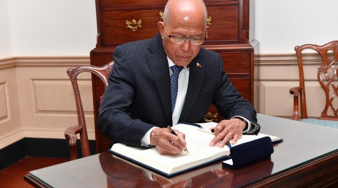 filipine cel putin 27 de oameni au murit intr un dublu atentat asupra unei catedrale