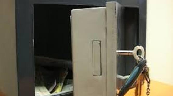 jaf la o primarie din arad hotii au spart seiful cu banii de ajutor social si incasarile din impozite