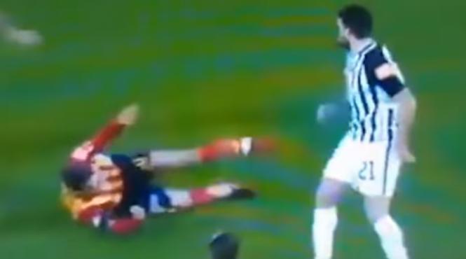 accidentare horror un meci din italia a fost oprit dupa 5 secunde jucatorul a fost dus la spital