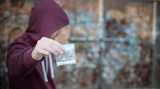 incadrarile directe fac ravagii in politie sef de post traficant de droguri