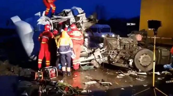 accident grav in teleorman doua tir uri s au facut praf un sofer a fost grav ranit