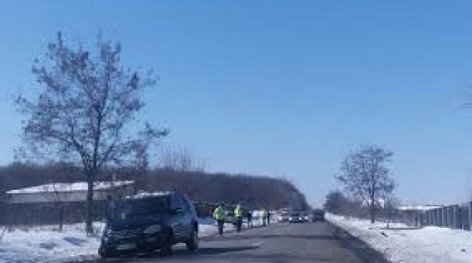 un adult si un copil raniti intr un accident rutier produs pe dn 29d