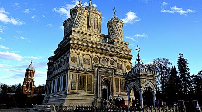 osemintele regelui carol al ii lea vor fi asezate in noua necropola regala de la curtea de arges