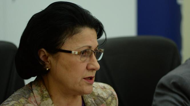 andronescu reclamata pentru discriminare